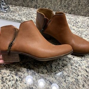 LUCKY BRAND!!! LIKE NEW in excellent condition super cute and comfortable